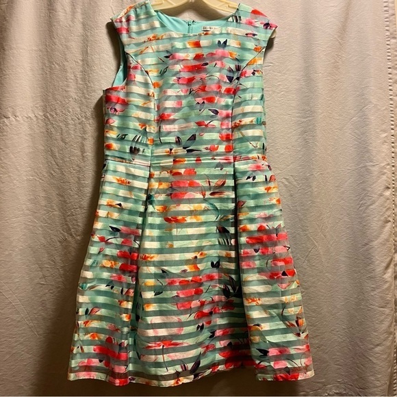 Sandra Darren Sleeveless Shift Dress - Picture 1 of 6